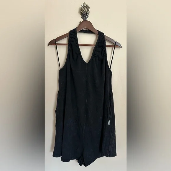 SOLD - NWOT FREE PEOPLE FP Movement Hot Shot Halter Romper Black Large - Picture 5 of 10